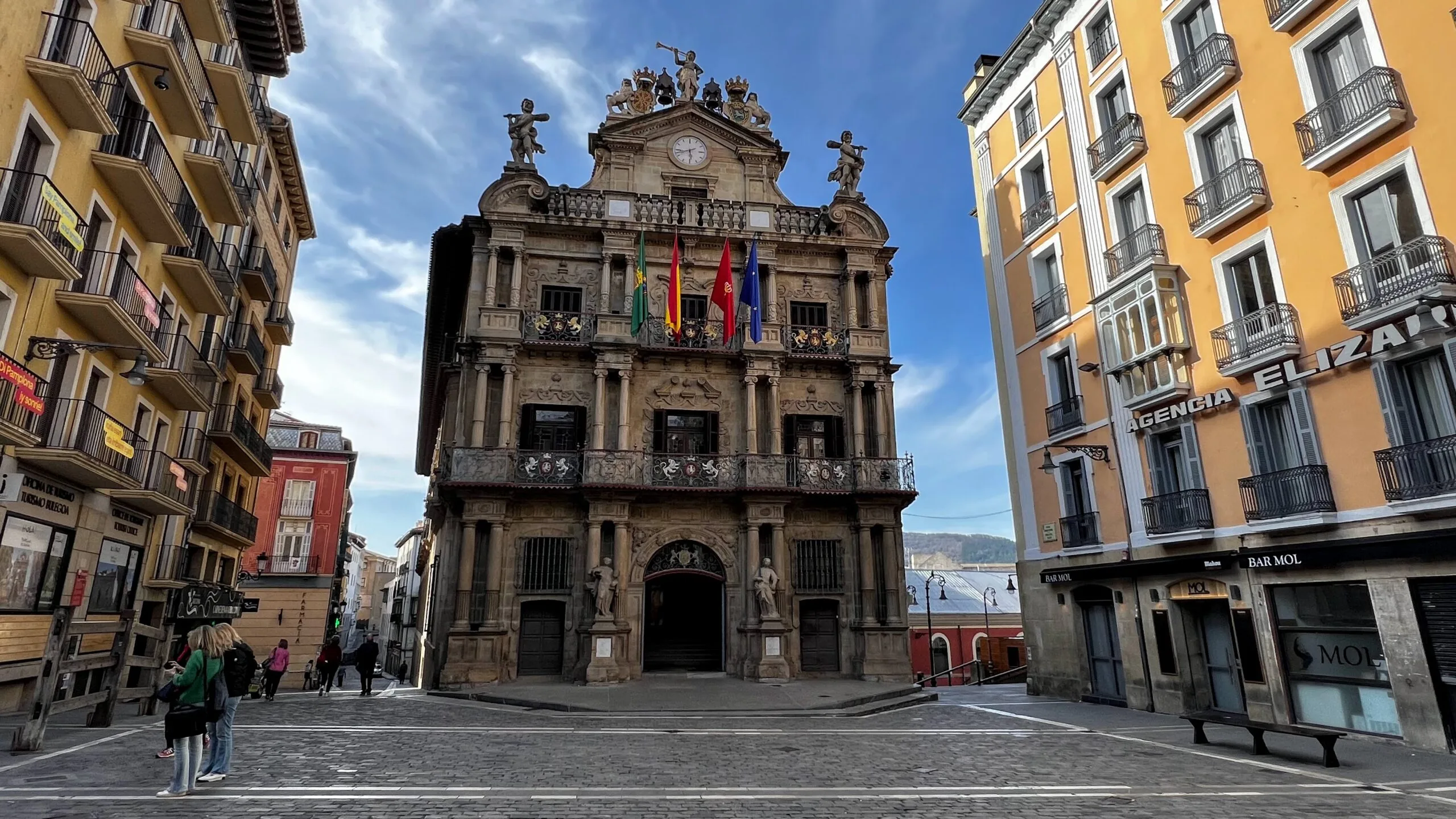 Mudanzas de Barcelona a pamplona vanmov