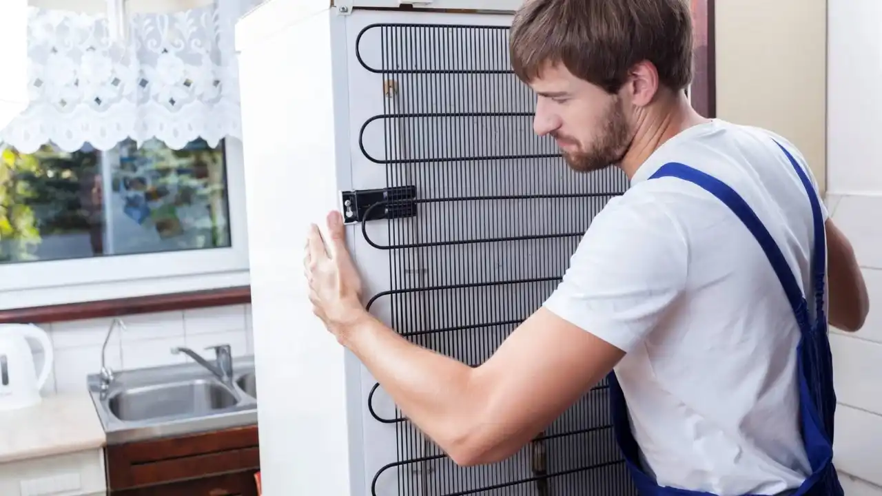 Mover una nevera sin riesgo